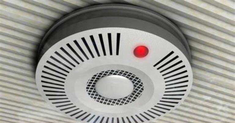 3 Best Smoke Detectors For Seniors in 2023